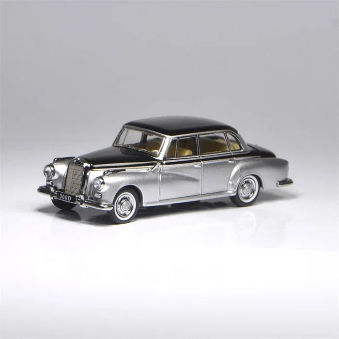 GFCC 1:64 300D Museum Black Silver / White Diecast Model Car