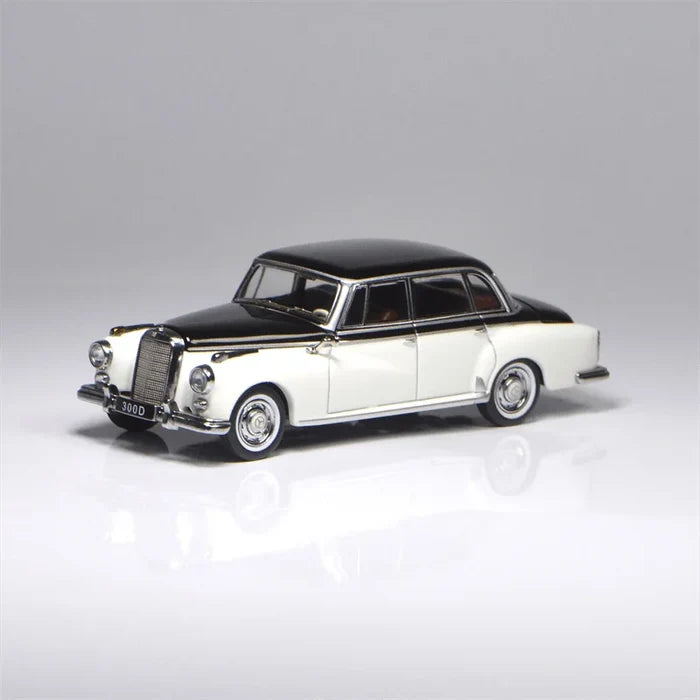 GFCC 1:64 300D Museum Black Silver / White Diecast Model Car