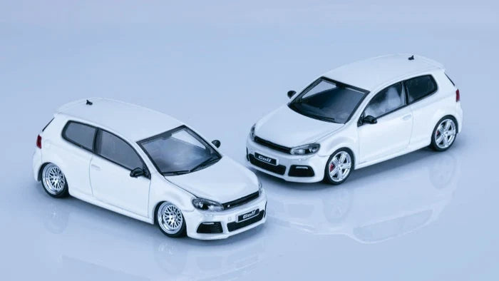 Maxwell 1:64 GOLF RMK6 Pearl / Blue Diecast Model Car
