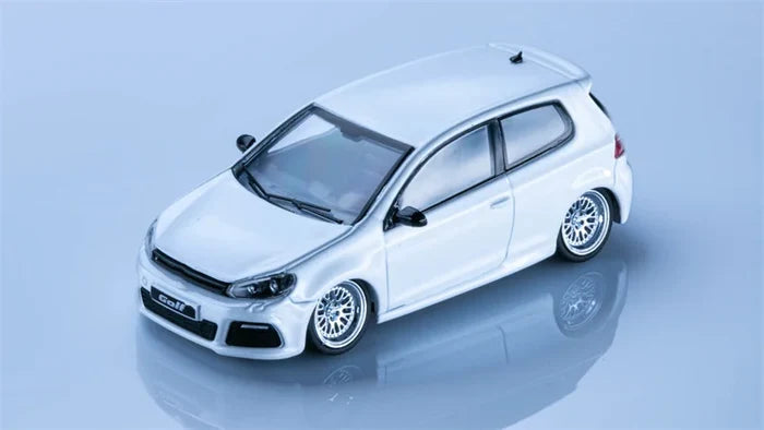 Maxwell 1:64 GOLF RMK6 Pearl / Blue Diecast Model Car