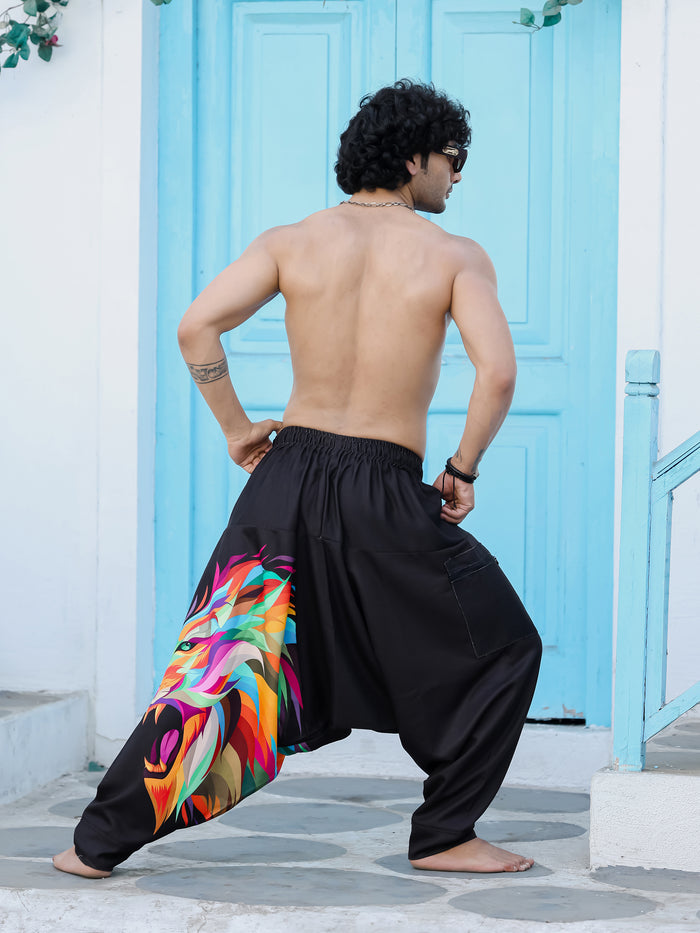 Men Wearing Black Lion Print Harem Pants for Dance - Baggy Unisex Yoga Pants India H75