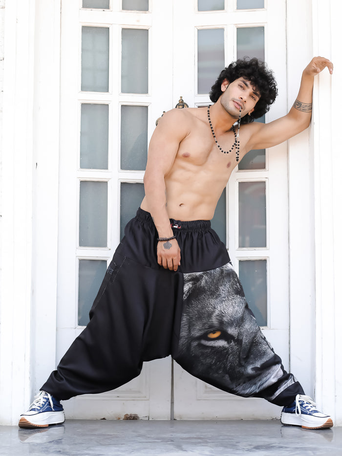Men Wearing Black King Lion Print Harem Pants for Dance - Baggy Unisex Yoga Pants India H76