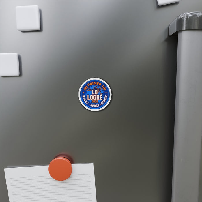 Mi Primer Tri 'Lo Logré' 2026 Die-Cut Magnet — Nadar, Rodar, Correr