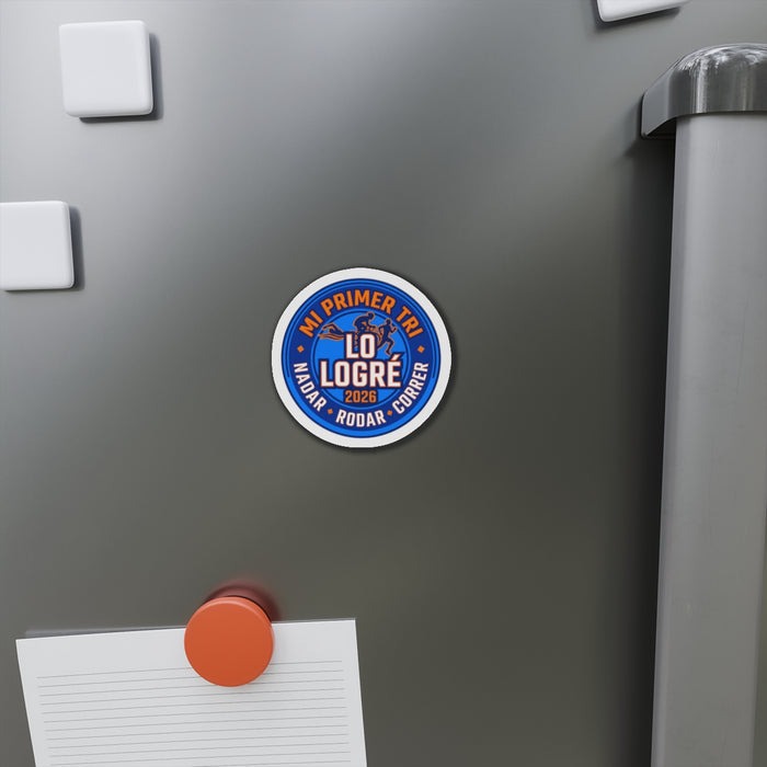 Mi Primer Tri 'Lo Logré' 2026 Die-Cut Magnet — Nadar, Rodar, Correr