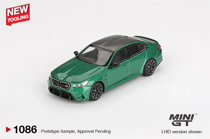 MINI GT 1:64 M5 G90 Isle of Man Green Metallic 1086 Diecast Model Car