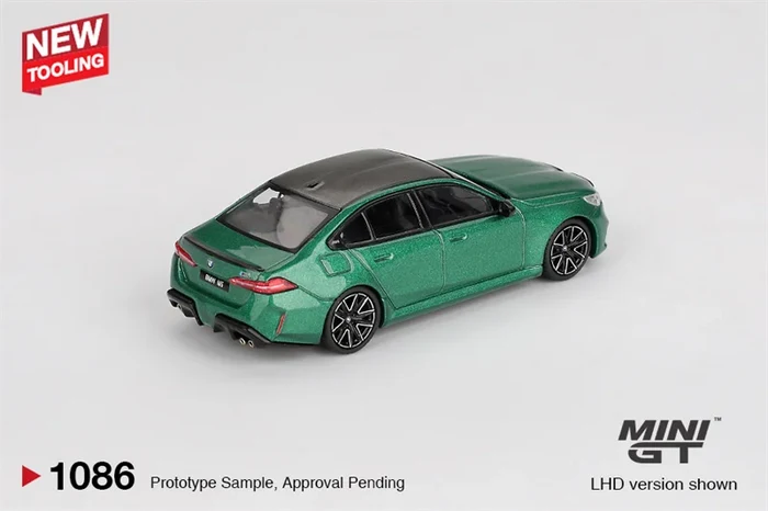 MINI GT 1:64 M5 G90 Isle of Man Green Metallic 1086 Diecast Model Car