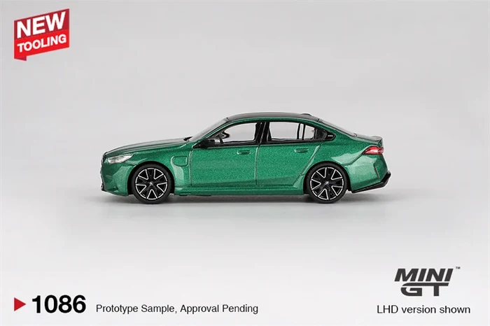 MINI GT 1:64 M5 G90 Isle of Man Green Metallic 1086 Diecast Model Car