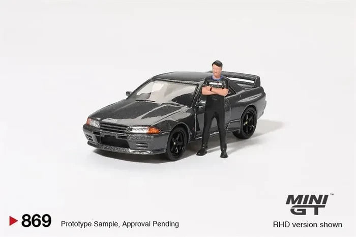 MINI GT 1:64 Skyline GT-R (R32) Nismo Gunmetal W/ Matsuda Figure RHD Diecast Model Car