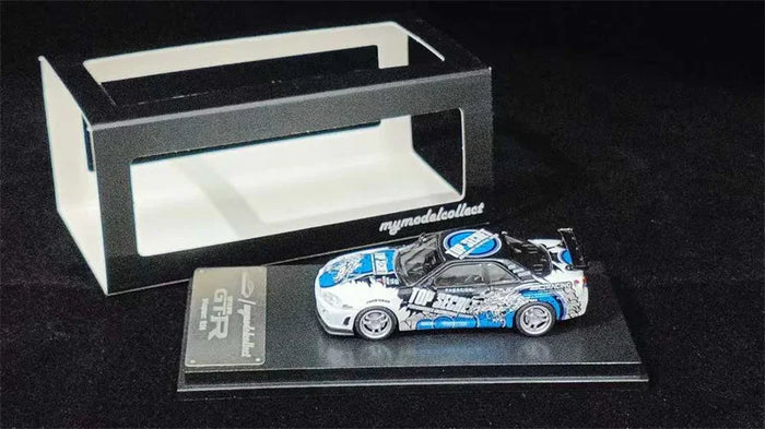 Model Collect MC 1:64 SKYLINE R34 V-SPEC Silver blue Cel Shade / Top Secret Diecast Model Car