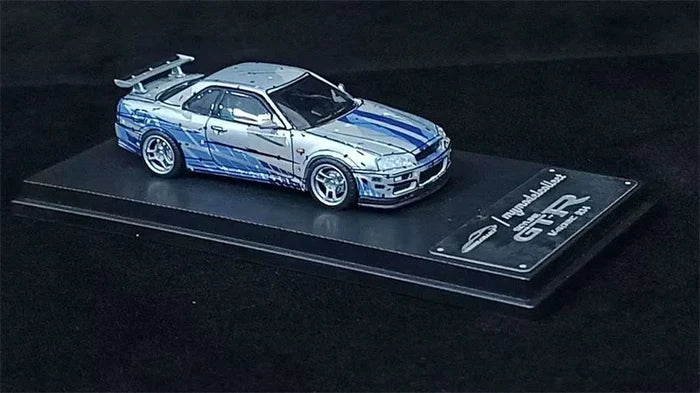 Model Collect MC 1:64 SKYLINE R34 V-SPEC Silver blue Cel Shade / Top Secret Diecast Model Car