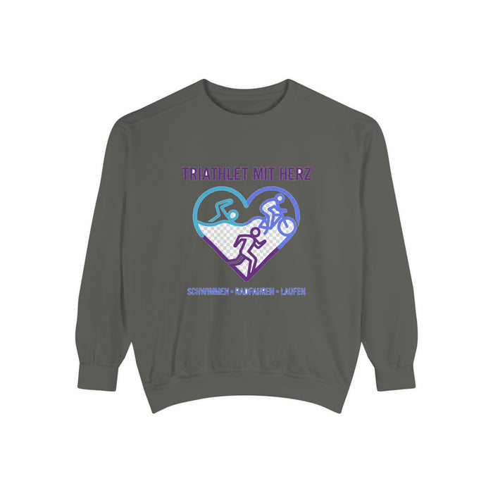 Triathlet mit Herz Crewneck Sweatshirt — Swim Bike Run German Triath