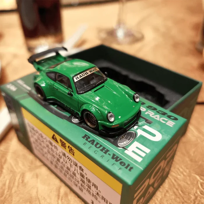 Xcartoys x Pop Race 1:64 PANDEM ELISE & TRUCK / RWB930 & TRUCK / RWB930 / R32 Diecast Collector's Vehicle Model Car